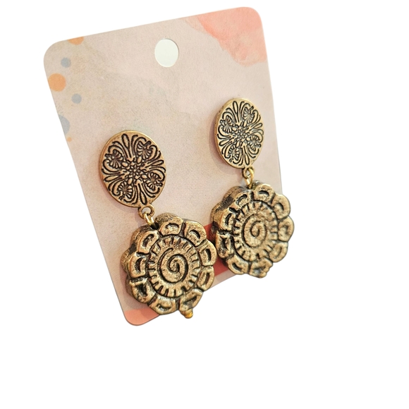 Jewelry - NWT - Unique Gold Tribal Floral Earrings